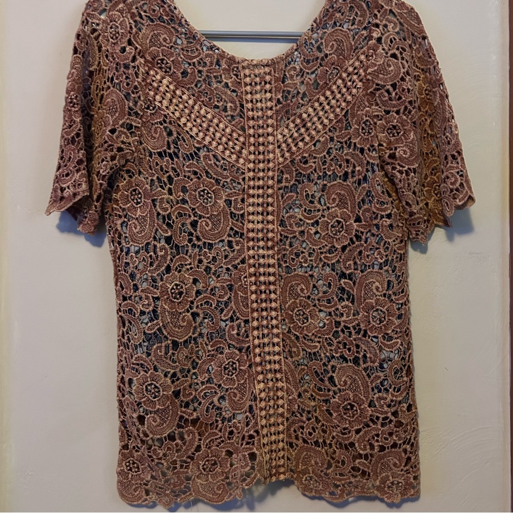 Gimmicks by BKE Rust Floral Crochet Women's Top - V-Back size Medium - Picture 4 of 9
